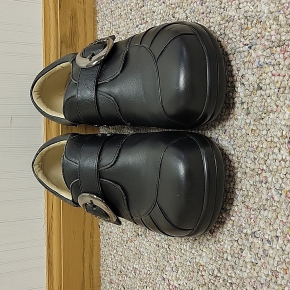 Allegria, woman Black Leather Khloe Slip-On Shoes with Buckle Sz 38. (US 7.5-8) - Picture 2 of 10